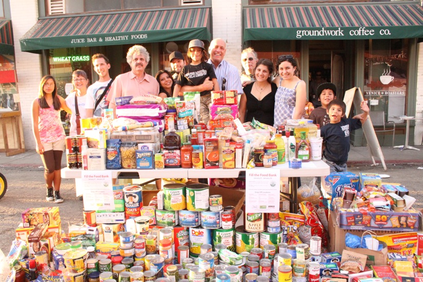 groupshot My fellow Venetians collecting food on the beach boardwalk. You guys are awesome!