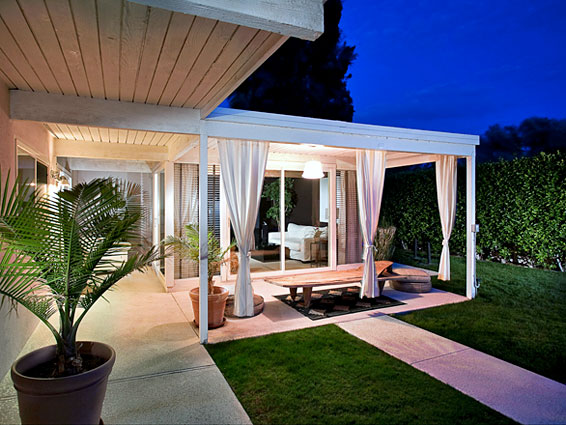 tony-curtis-patio photo from hookedonhouses.net